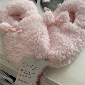 Jessica Simpson soft plush slippers